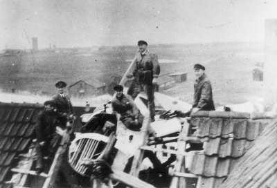 Absturz eines Wasserflugzeuges im Dachstuhl des Offiziersheim am Hafen 1928