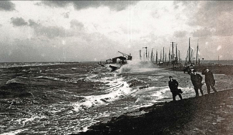 Sturmflut an der Norddeicher Mole Anfang der 1930er-Jahre