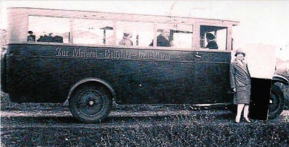 Einer der ersten Motor-Omnibusse