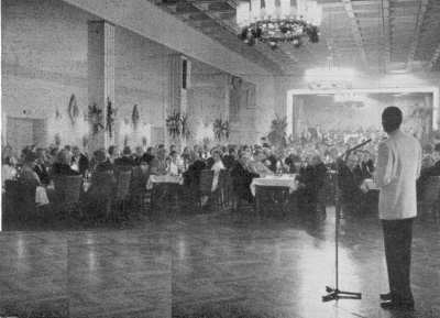 Kurdirektor Sibbersen am Mikrofon