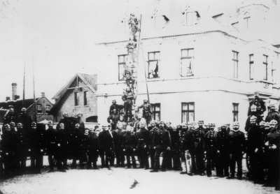 Übung am Rathaus ca. 1906