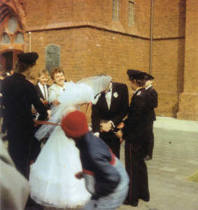 Eine reine Feuerwehr-Ehe wird am 03.04.1987 geschlossen